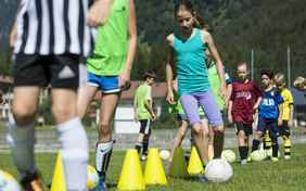 ...findet auf dem hauseigenen Naturrasenplatz zu bestimmten Terminen statt.